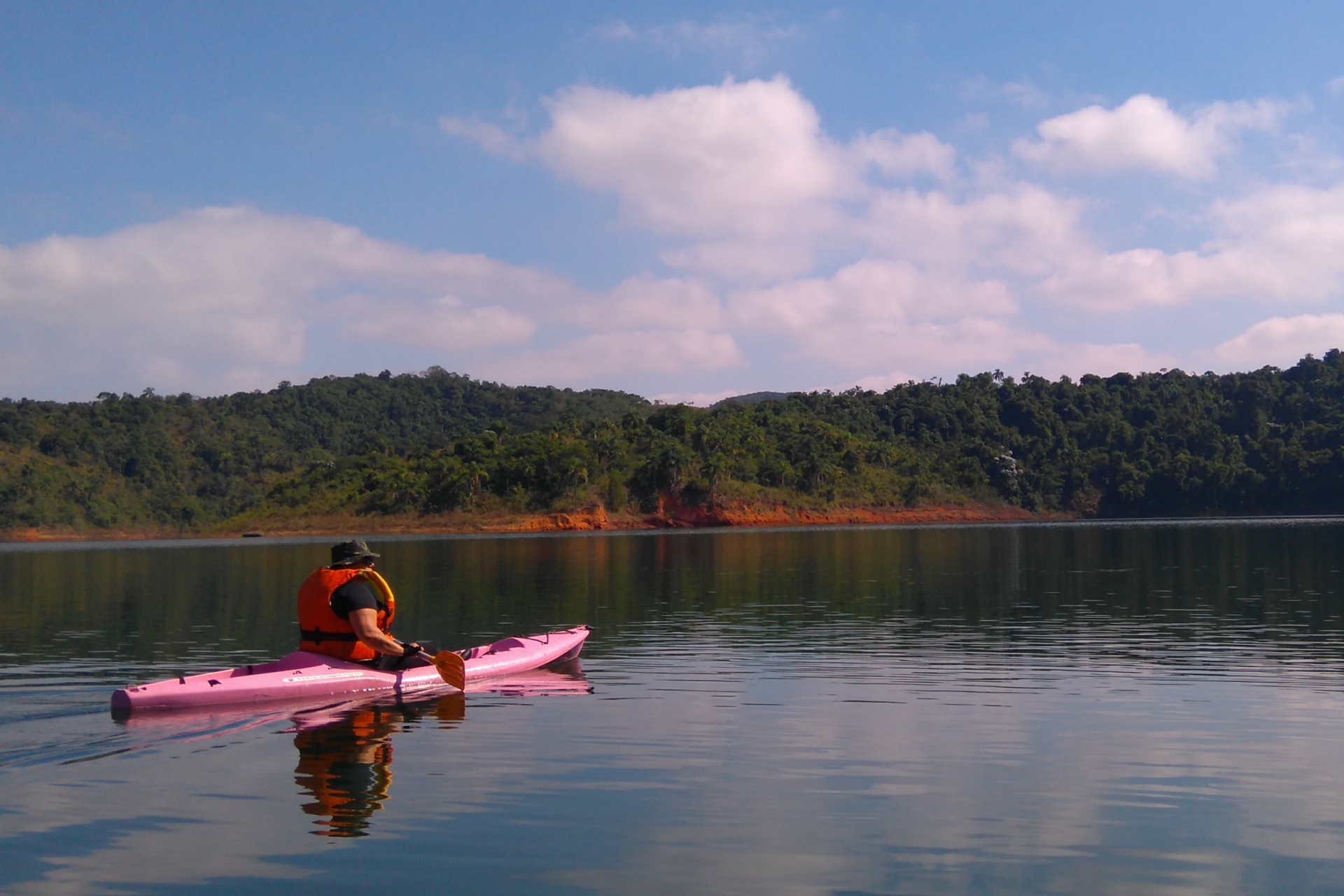 Santa Branca. represa do rio Paraíba do Sul
